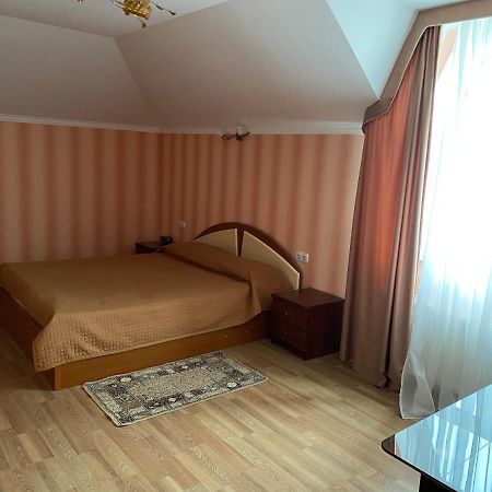 Гостинний Маєток Hotel Myla Exterior foto