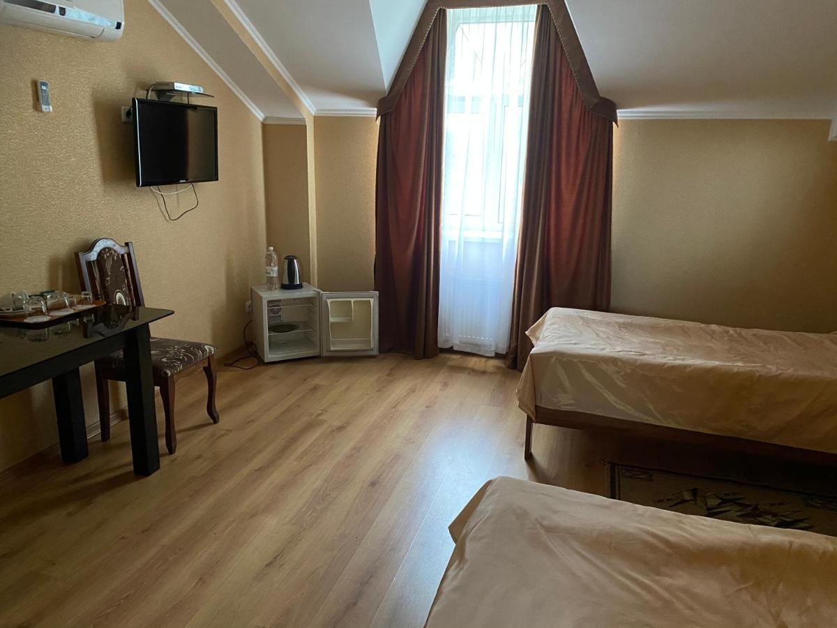 Гостинний Маєток Hotel Myla Exterior foto