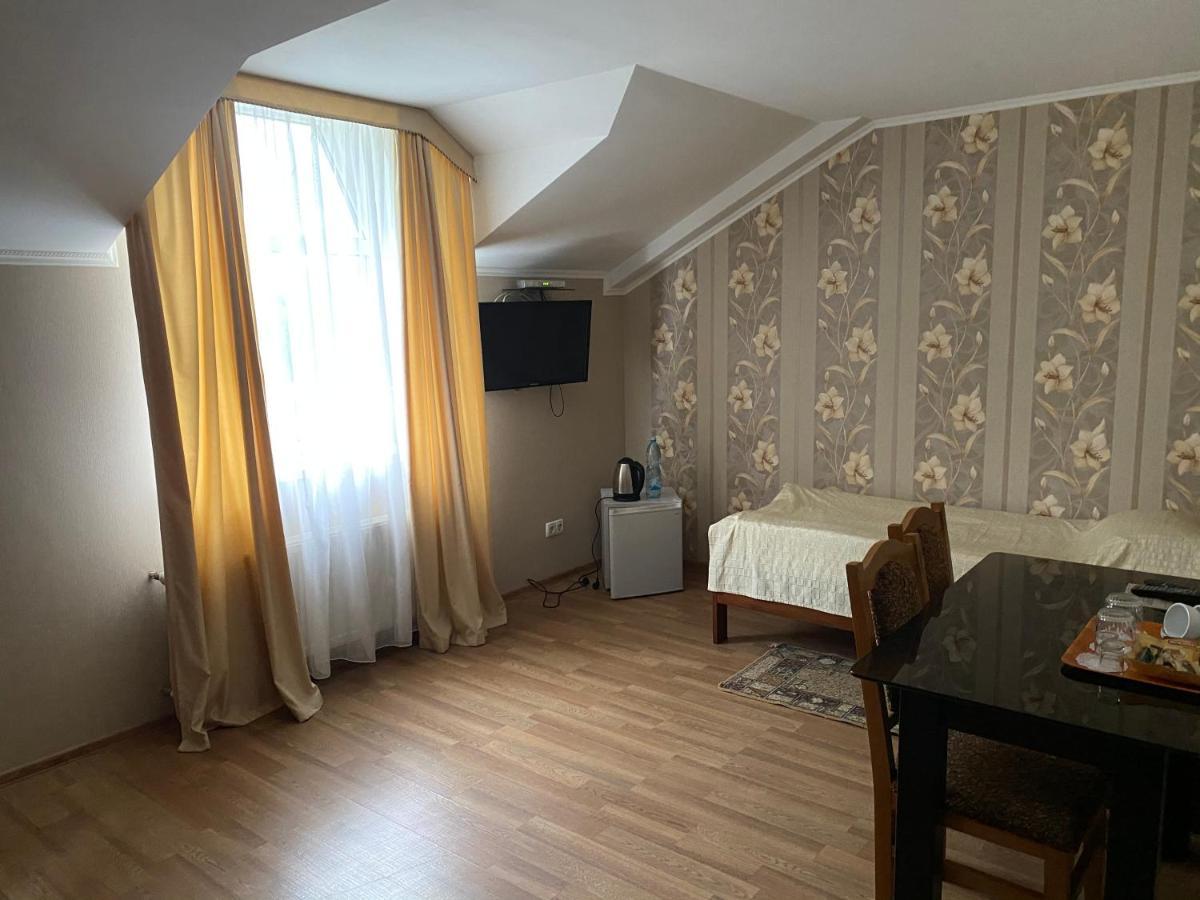 Гостинний Маєток Hotel Myla Exterior foto